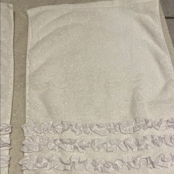 Simply Shabby Chic Ruffled Hand Towels - Picture 4 of 6